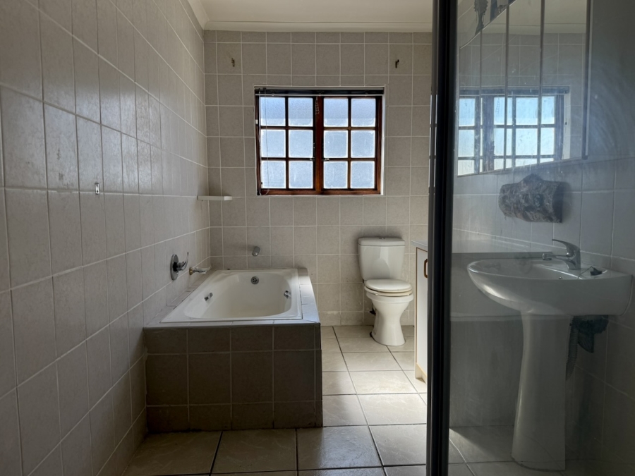 6 Bedroom Property for Sale in Haasendal Western Cape